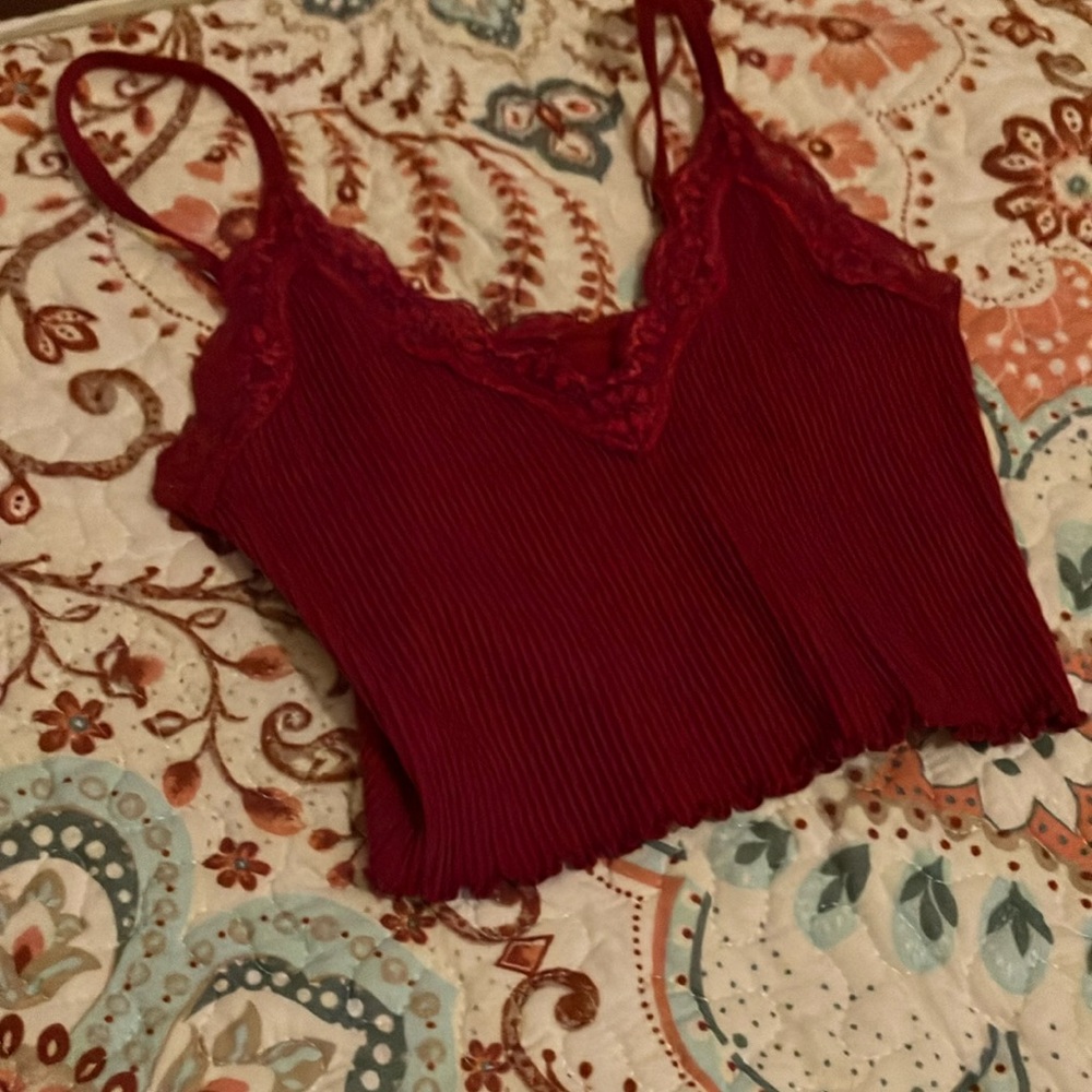 Tight maroon crop top for women